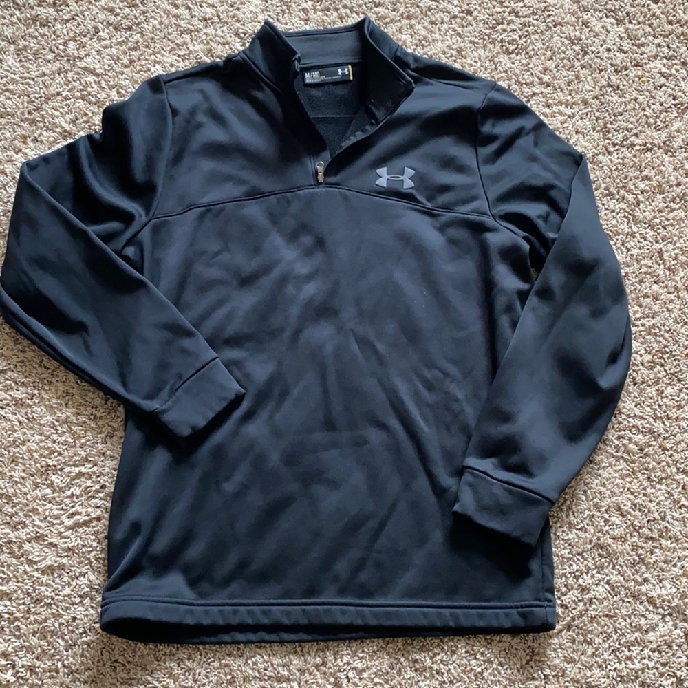 Under armor pull over. Loose fit.